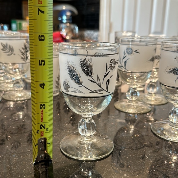 Set of 9 MCM Libbey Silver Wheat stemmed wine glasses - Picture 3 of 3